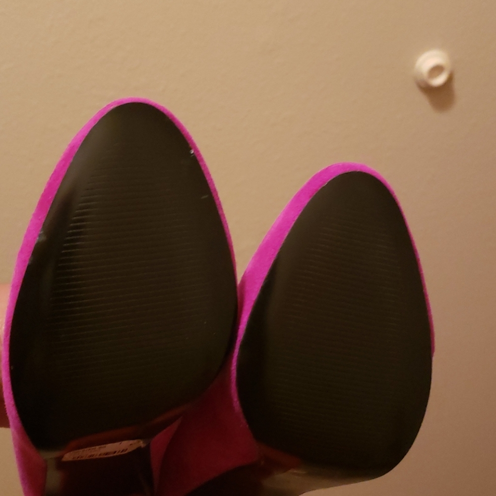 Shoes - Picture 4 of 4